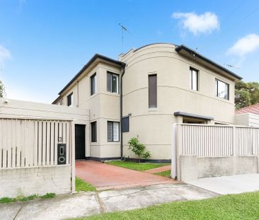 Superb Beachside Apartment - Photo 3