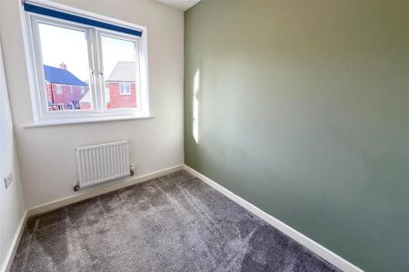 3 bedroom semi-detached house to rent - Photo 3
