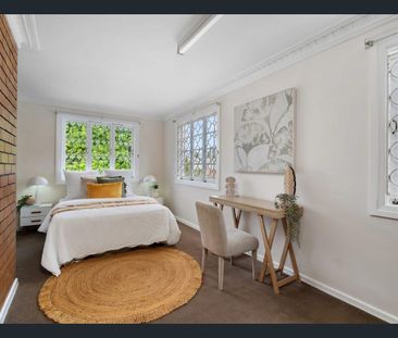 Stunning 3 Bedroom Home with Sunroom for rent - Photo 6