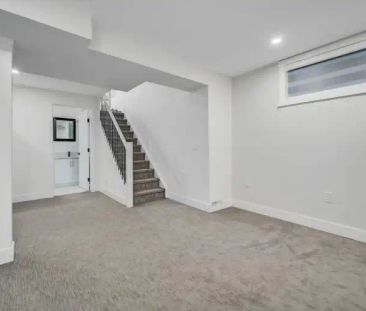 Cozy 1 bedroom | 19 Edgebrook Close Northwest, Calgary - Photo 1