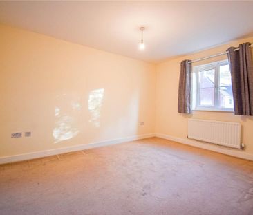 4 bedroom detached house to rent - Photo 3