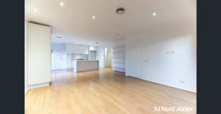 Beautifully Renovated Unit In Prime Position - Photo 2