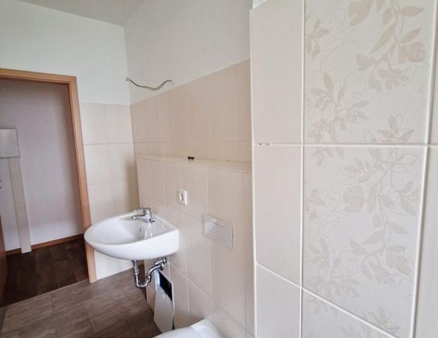 2-Raum-Wohnung mit Balkon in zentraler, ruhiger Wohngegend - Photo 1