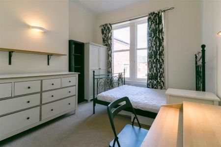 3 bedroom flat to rent - Photo 3