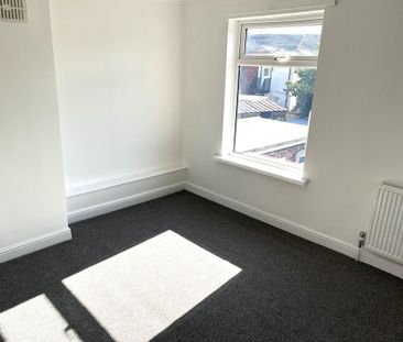 2 bedroom end of terrace house to rent - Photo 6