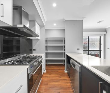 Spacious Home with all Comforts! - Photo 6