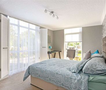 Superb fully renovated two bed two bath period apartment. Beautiful... - Photo 1