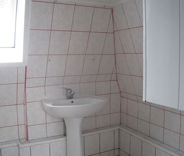 A LOUER APPARTEMENT PROCHE CENTRE VILLE ET GARE ST QUENTIN 02100 - Photo 4