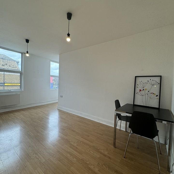 1 Bed Flat, London, E15 - Photo 1