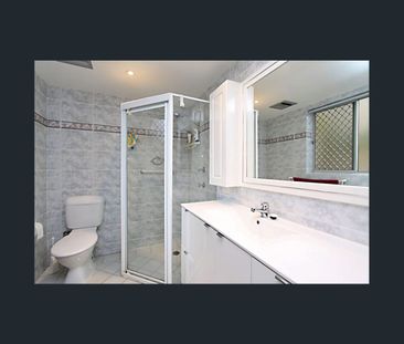 Ground Floor Furnished Unit - Fantastic Location - Photo 3