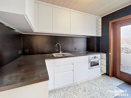 Halfopen gezinswoning met garage en tuin - Foto 4