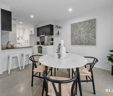 Luxe Townhouse With Endless Entertaining Opportunities - Photo 4