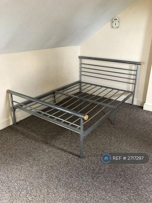 4 bedroom semi-detached house to rent - Photo 1