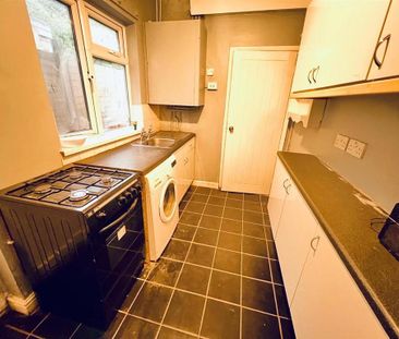3 bedroom terraced house to rent - Photo 3