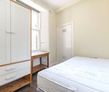 3 bedroom apartment to rent - Photo 4