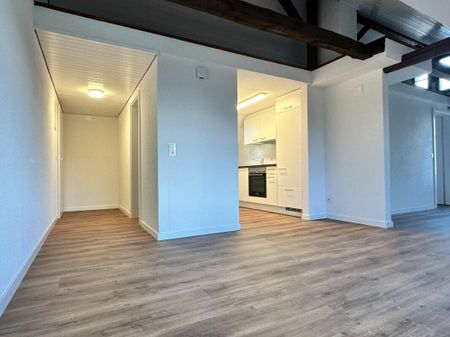 Teilsanierte 2.5 Zimmer-Dachwohnung an ruhiger Lage - Photo 5