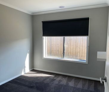 Stunning Family Home in Manzeene Estate - Photo 3