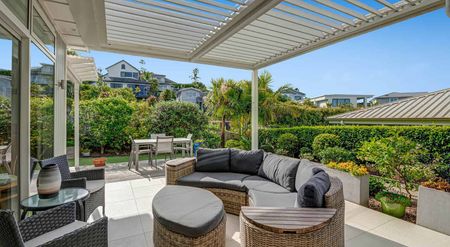 Stunning Home in Prime Orewa Location - Photo 2