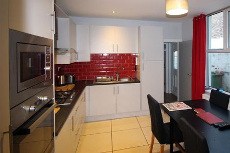 1 bedroom in a house share to rent - Photo 3