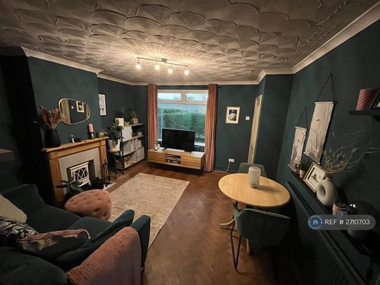 3 bedroom semi-detached house to rent - Photo 1