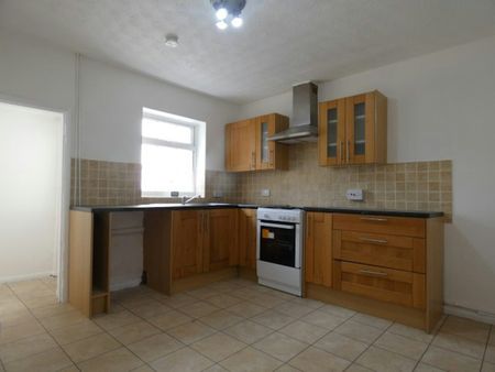 Terraced House to rent on - Photo 2