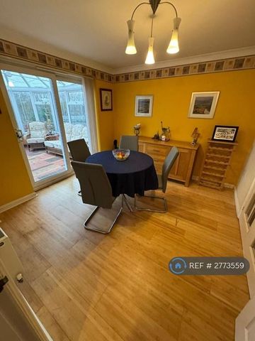 1 bedroom in a house share to rent - Photo 3