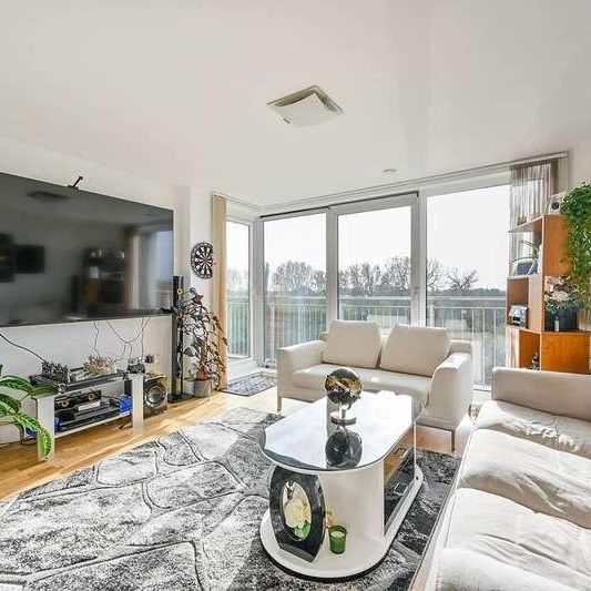 Holland Gardens, Kew Bridge, TW8 - Photo 1