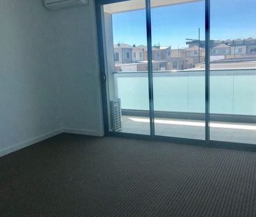 Convenient location Townhouse! - Photo 5