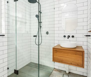 Stylish Top-Floor Retreat Moments from Dee Why Beach - Photo 5