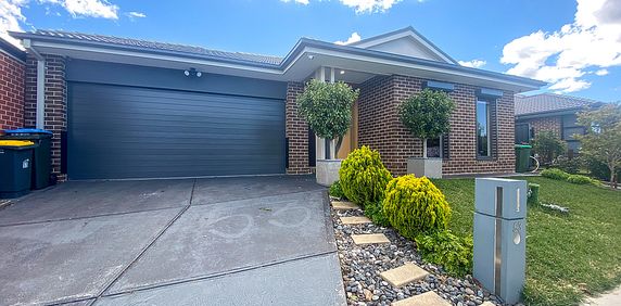 A Well kept family home for rent in featherbrook school catchment - Photo 2