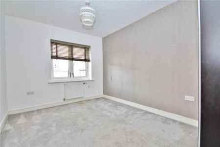 4 bedroom end of terrace house to rent - Photo 2