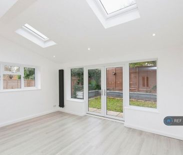 3 bedroom semi-detached house to rent - Photo 2