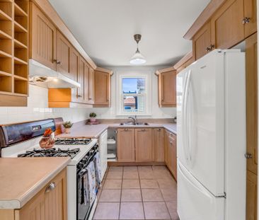 For Lease - 10 Locarno Avenue, Hamilton, Ontario - Photo 6
