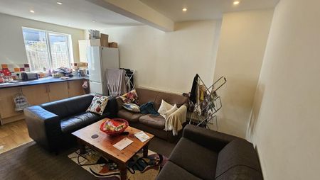 6 bedroom terraced house to rent - Photo 2