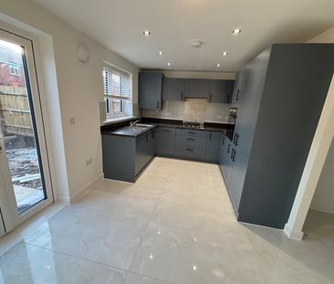 3 Bed Semi-Detached House, Doretti Close, CV6 - Photo 2