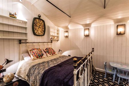 A quintessential English three bedroom chocolate box thatched cottage. - Photo 5