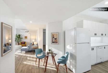 325 Peter Street N #B - Photo 2