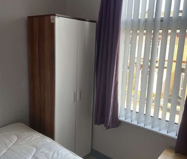 Room in a Shared House, Brookdale, L15 - Photo 1