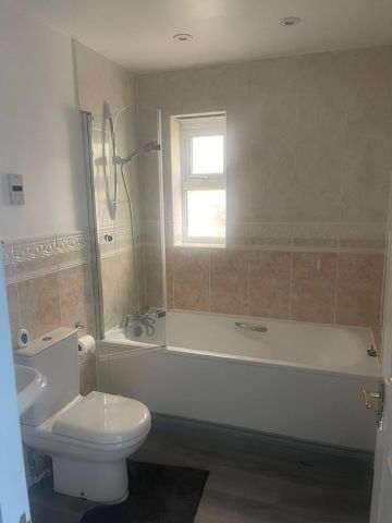 4 Bed Semi-Detached House, Sycamore Close, CR2 - Photo 3