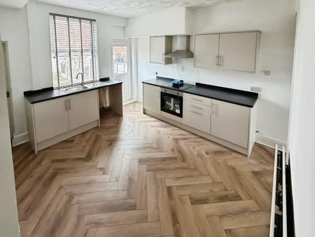 2 bedroom terraced house to rent - Photo 4