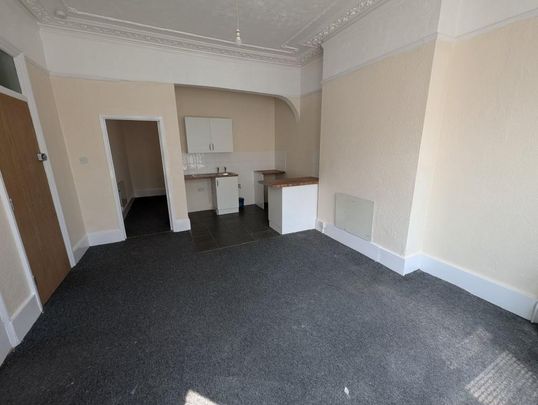 1 bedroom ground floor flat to rent - Photo 1