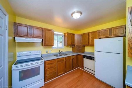 For Lease - 3 Herrick Avenue Unit# Main Fl, St. Catharines, Ontario - Photo 4