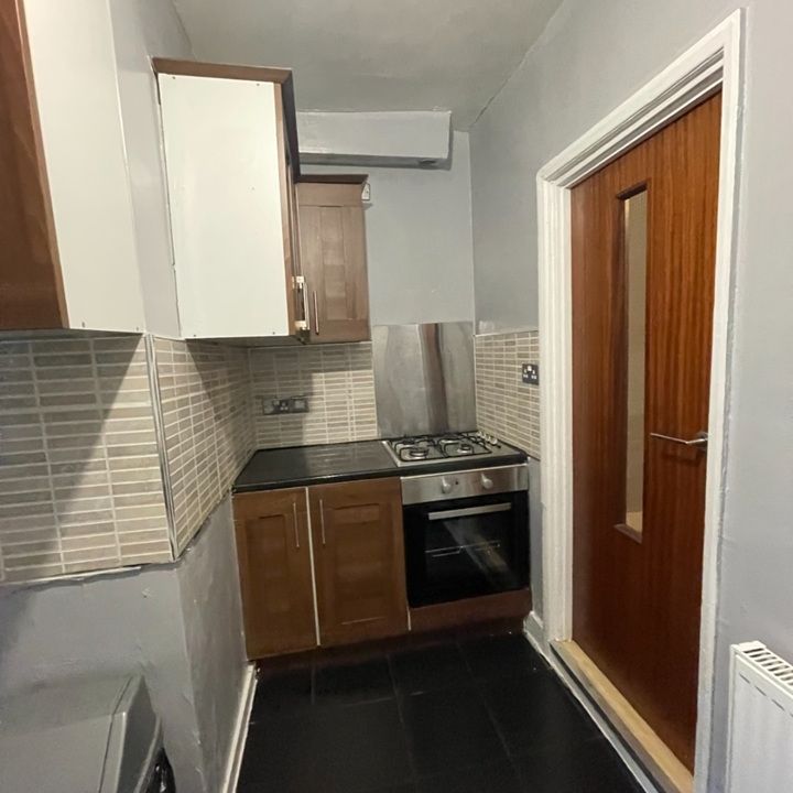 Room in a Shared House, Albert Square, E15 - Photo 1