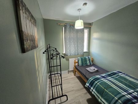 3 Bed Semi-Detached House, Manchester, M11 - Photo 3