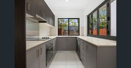 Three-Bedroom Townhouse in a Quiet Location - Photo 5