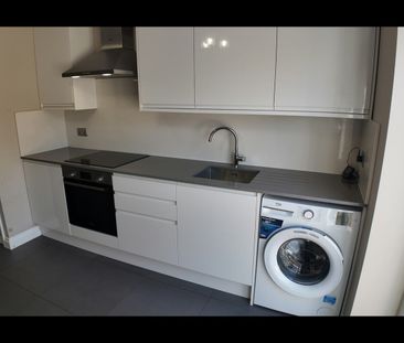 2 Bed Terraced House, Columbine Avenue, E6 - Photo 4