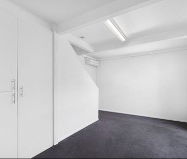 Charming 2BR Townhouse with Single garage - Photo 4