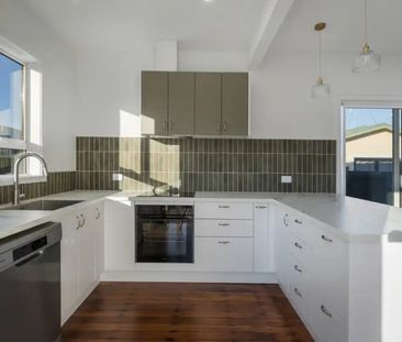 Character Home - Katikati - Photo 3