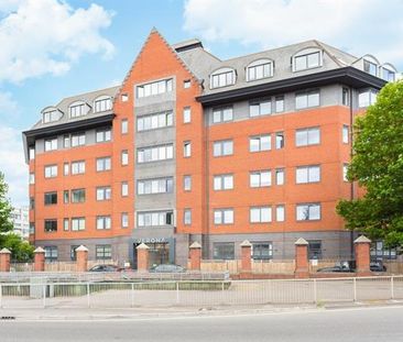 Wellington Street, Sl1 1yl - Photo 1