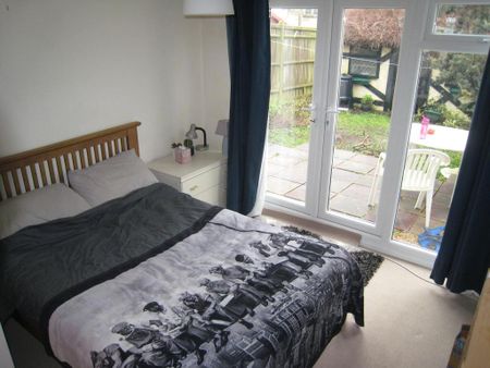 4 bedroom terraced house to rent - Photo 2
